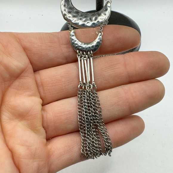 Long tiered hammered silver crescent tassel necklace - Picture 4 of 7